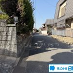 団地内道路のため、通過交通が少ない住環境です。 団地内道路のため、通過交通が少ない住環境です。